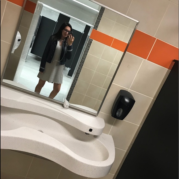 Meet your Posher, Katie - Picture 2 of 4